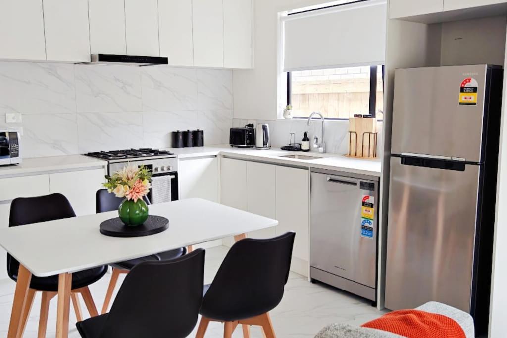Modern & Cozy New Build Retreat Villa แฮมิลตัน ภายนอก รูปภาพ